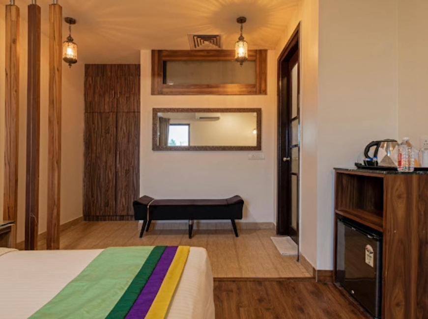 Hotel Imperial Park Sector 45 Gurgaon Buitenkant foto